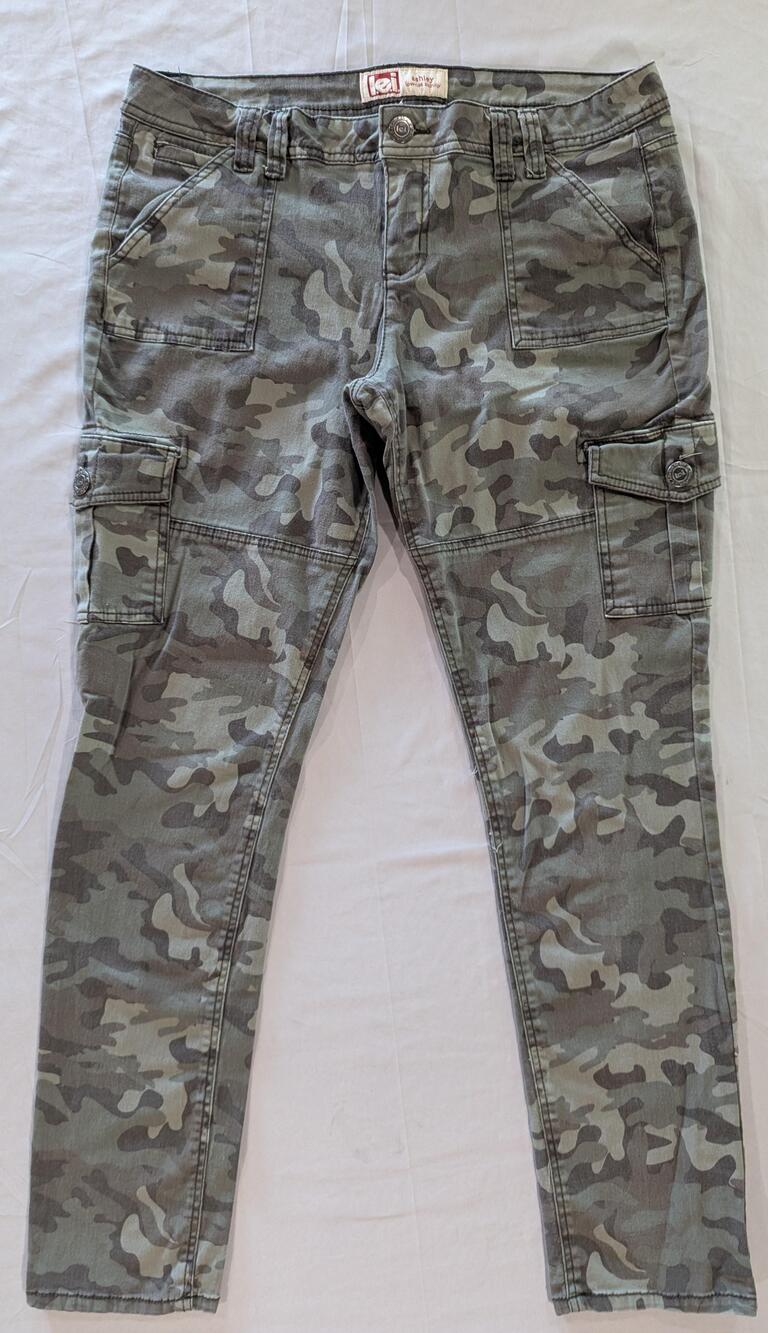 L.e.i. Pants Juniors 15 Green Camo Ashley Lowrise Skinny Cargo Stretch